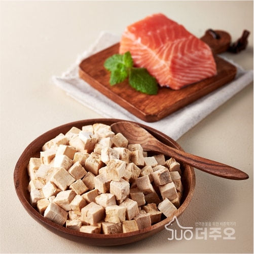 [더주오] 동결건조 연어 트릿 100g 국내제조 강아지 고양이 생연어 순살 사각통 fd22 썸네일 4